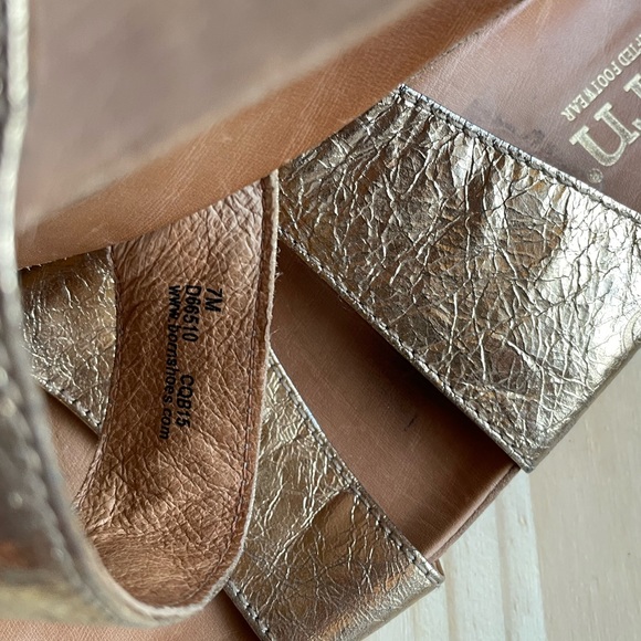 Born 2 strap Gold Foil slide sandals - Picture 4 of 5